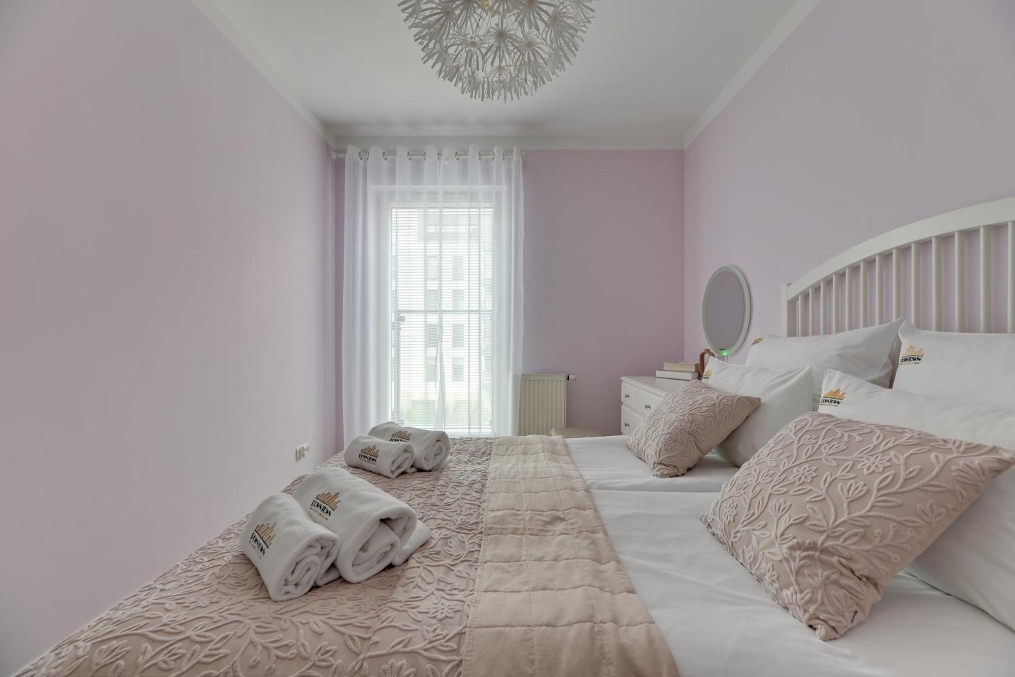 Chmielna Park - City Center & Parking By Downtown Apartments 格但斯克 客房 照片